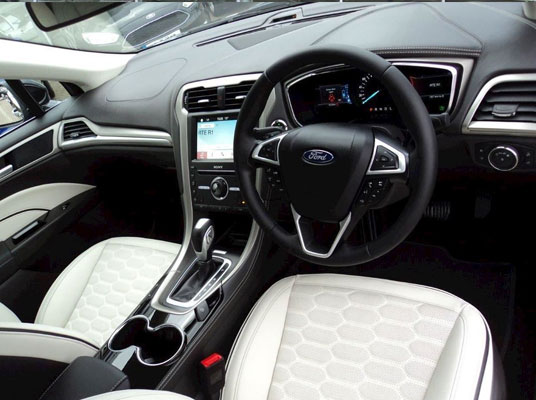 Ford Mondeo Hybrid Vignale interior